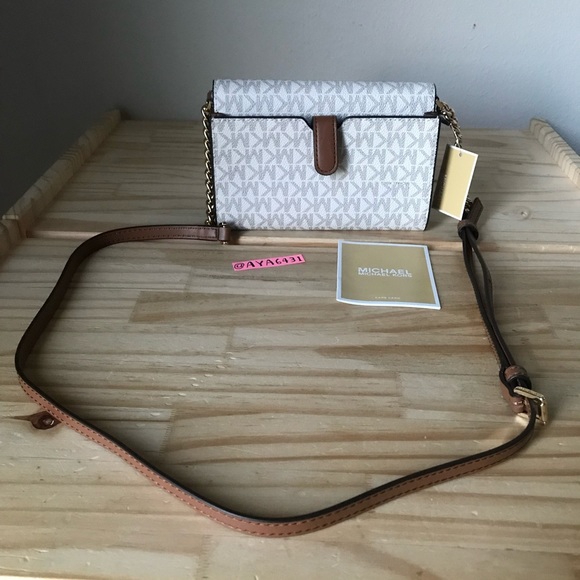 Michael Kors Purse🎈🎈 - Picture 3 of 11